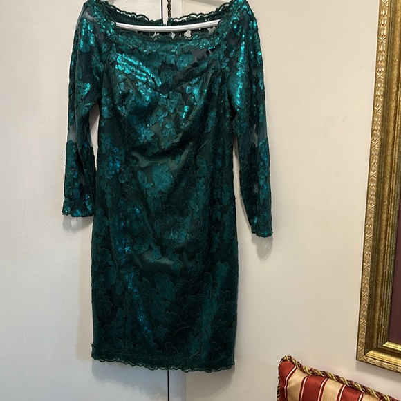 Formal green dress in mint condition - Picture 6 of 8